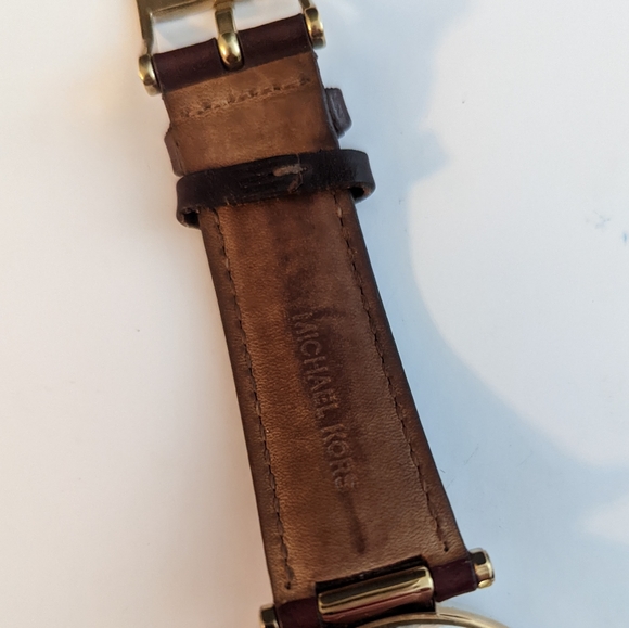 Michael Kors Parker Watch with Leather Strap - Picture 5 of 6